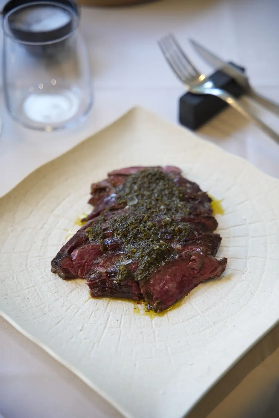 Diaframma di manzo alla brace con salsa verde